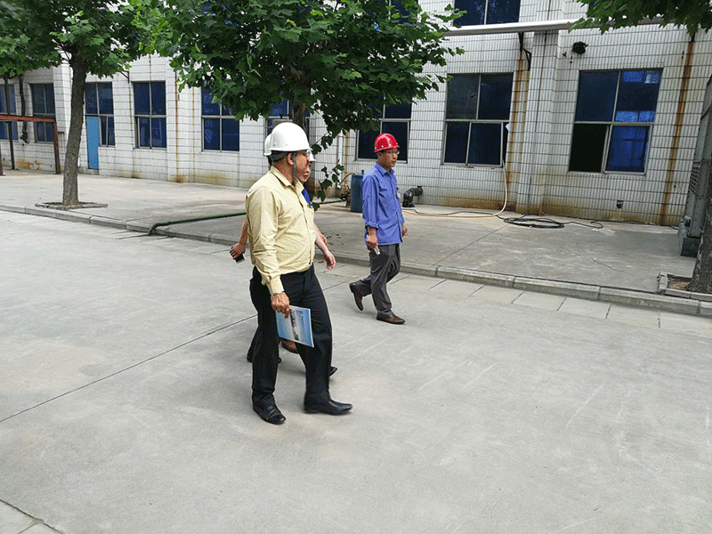 外商對公司產(chǎn)品 — 苯氧乙醇進(jìn)行考察，并簽訂合作意向